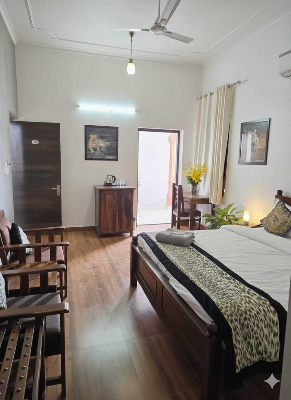 Superior Double Room | Desk, laptop workspace, WiFi (free), individually decorated