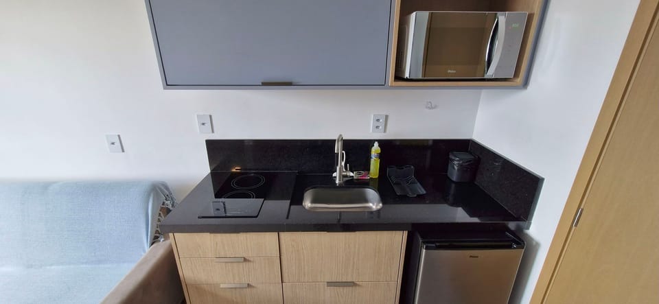 Basic Apartment | Private kitchen | Mini-fridge, microwave, cookware/dishes/utensils