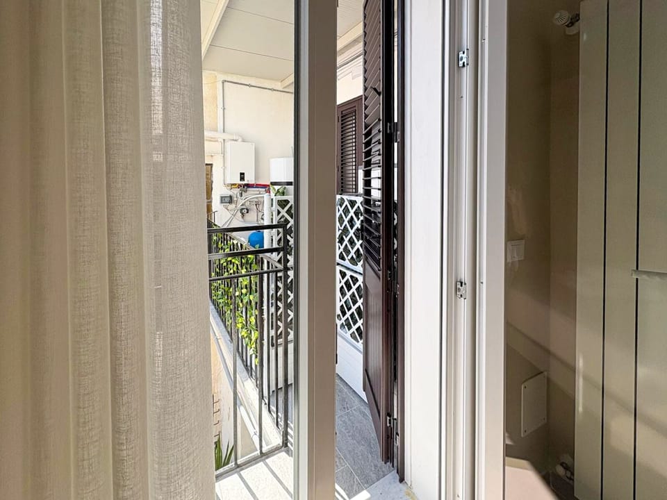 Comfort Single Room, 1 King Bed | Free WiFi