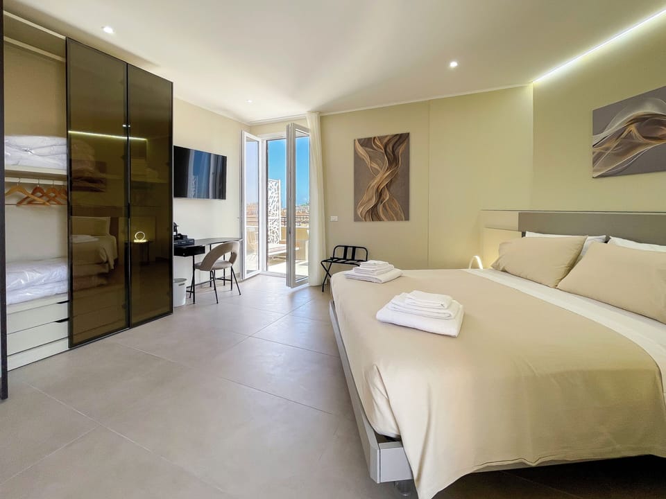 Superior Double Room, 1 King Bed, City View | Free WiFi