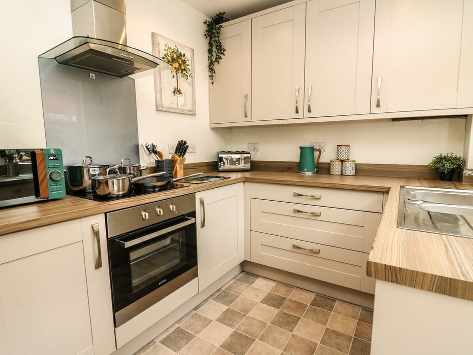 Dishwasher, cookware/dishes/utensils