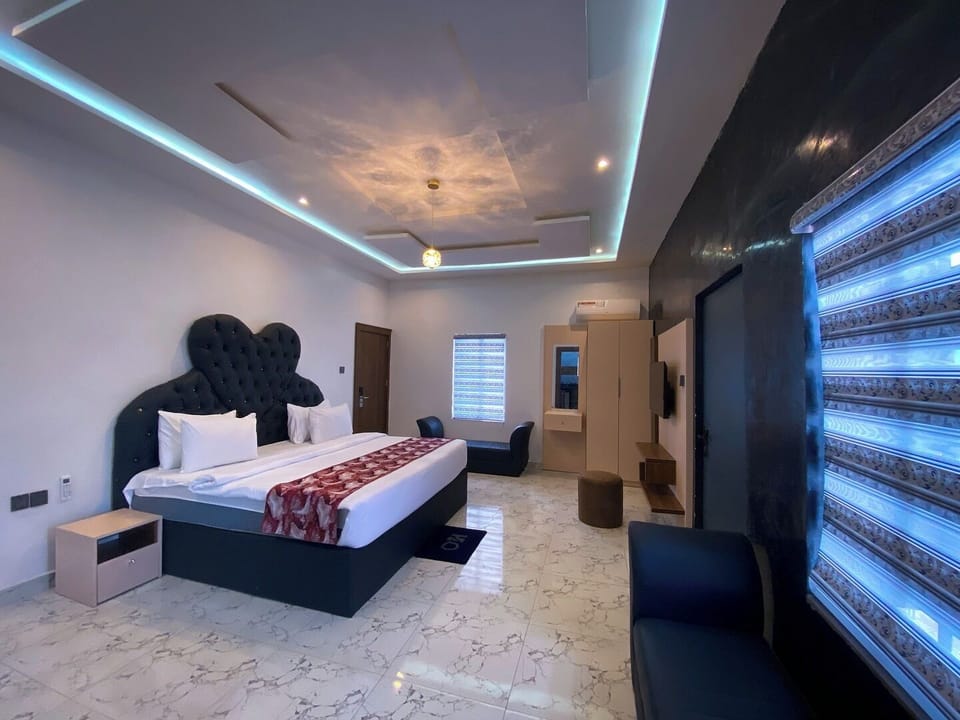 Deluxe Room, Balcony, City View | Desk, laptop workspace, blackout drapes, soundproofing