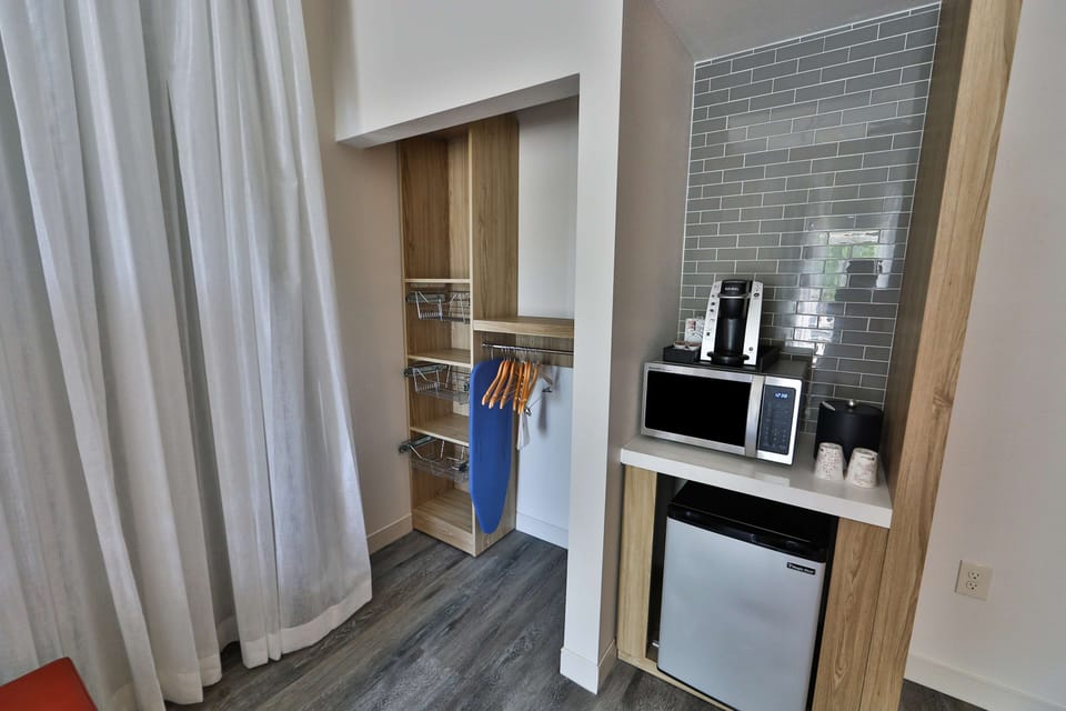 Room, 1 King Bed, Accessible (Roll-in Shower) | Hypo-allergenic bedding available, down comforters, in-room safe