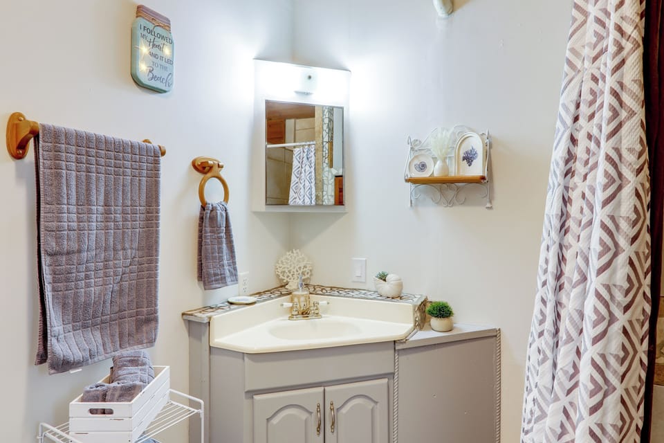 Fish, Boat & Hike: Norfork Lake Studio Near Marina Apartment in Norfork Lake