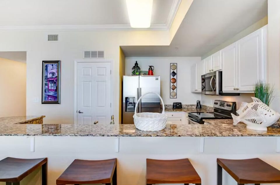 Condo, 1 King Bed with Sofa bed (Tidewater 3006) | Private kitchen | Oven, cookware/dishes/utensils