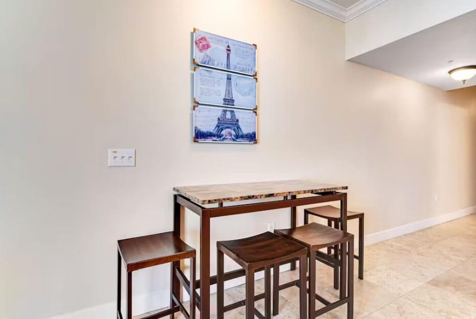 Condo, 1 King Bed with Sofa bed (Tidewater 3006) | Dining