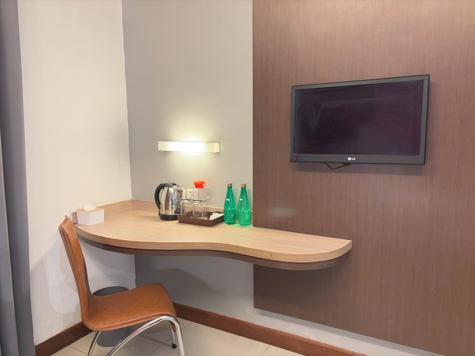 In-room safe, desk, laptop workspace, soundproofing