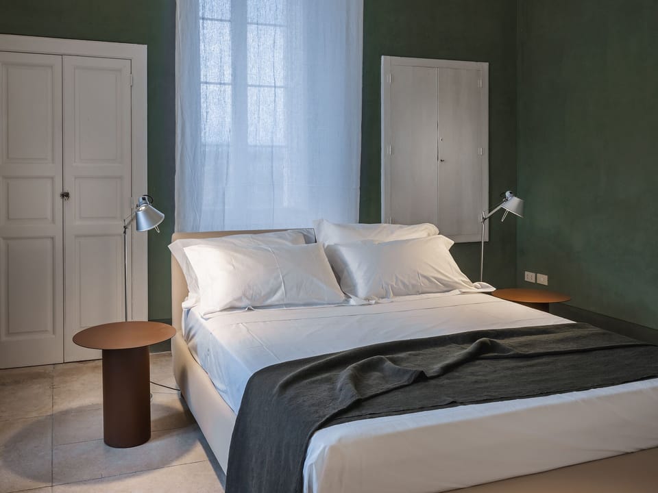 In-room safe, free WiFi, bed sheets