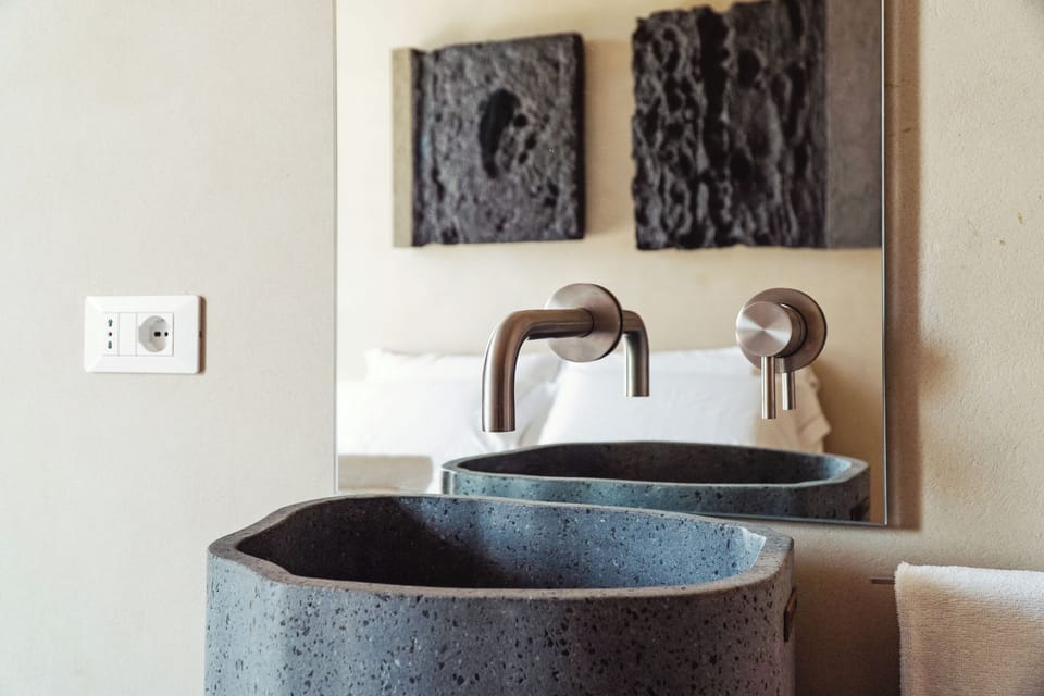 Deluxe Room, Sea View | Minibar, in-room safe, blackout drapes, soundproofing