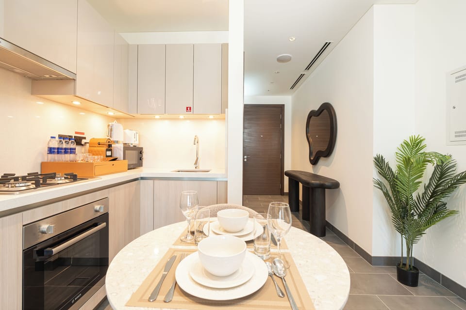 Design Apartment, Balcony, City View | In-room dining