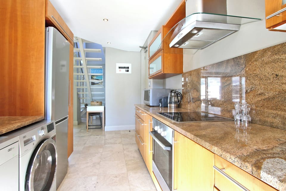 Deluxe Penthouse, Patio, City View | Private kitchen