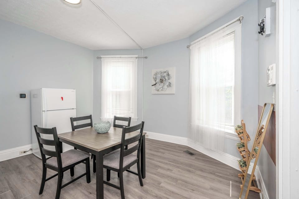 House, Multiple Beds, Patio, Garden View (Queen City Suites) | Dining