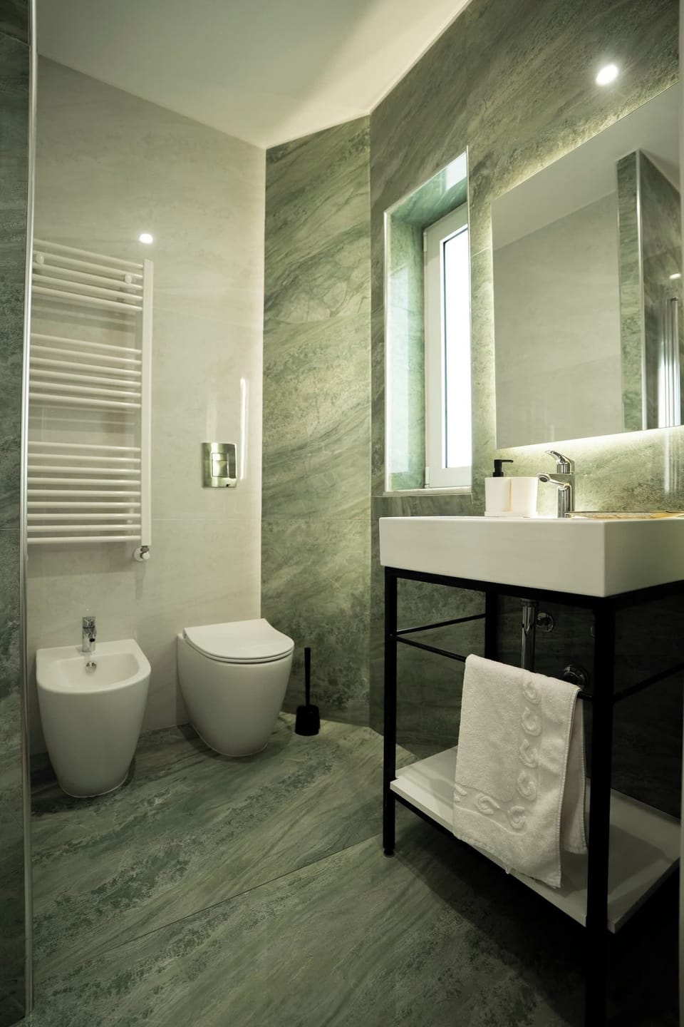 Comfort Quadruple Room | Blackout drapes, soundproofing, iron/ironing board, free WiFi