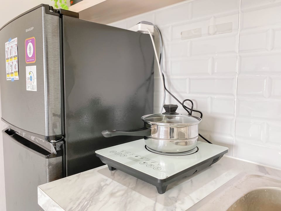 Standard Apartment | Private kitchen | Cookware/dishes/utensils