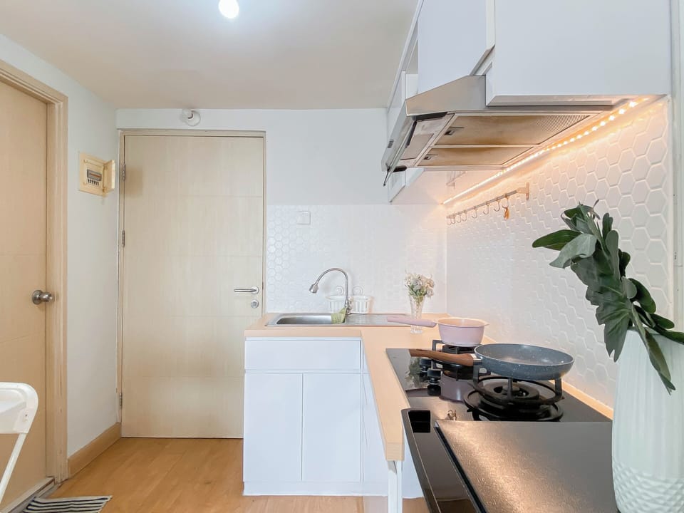 Standard Apartment | Private kitchen | Cookware/dishes/utensils