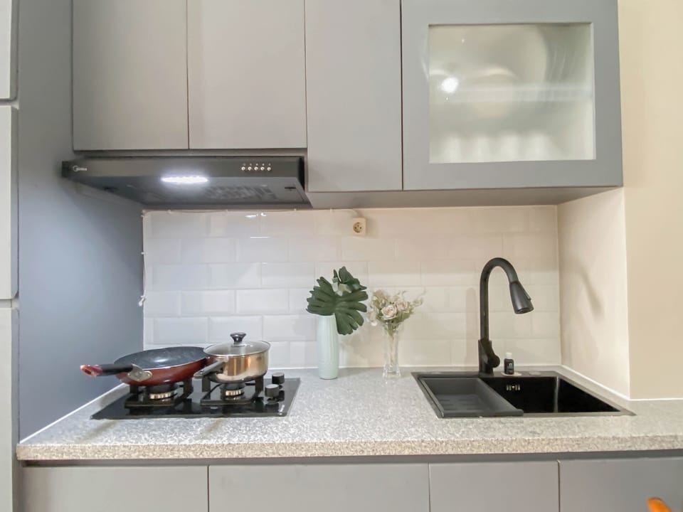 Standard Apartment | Private kitchen | Cookware/dishes/utensils