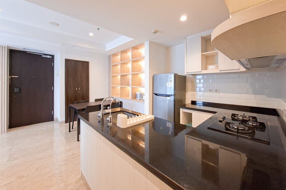Standard Apartment | Private kitchen | Fridge, cookware/dishes/utensils