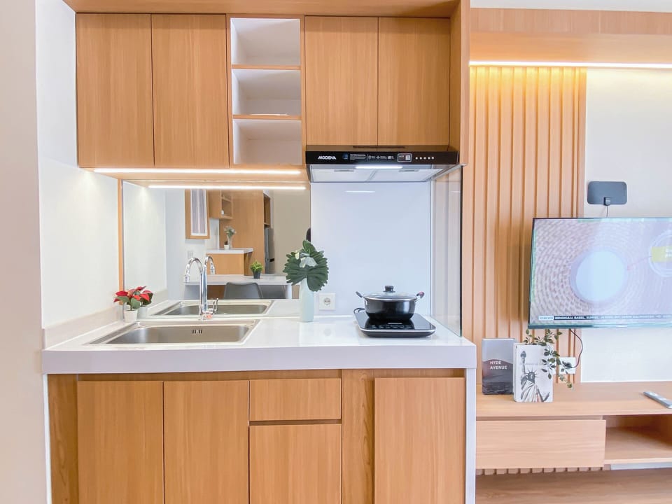 Standard Apartment | Private kitchen | Cookware/dishes/utensils