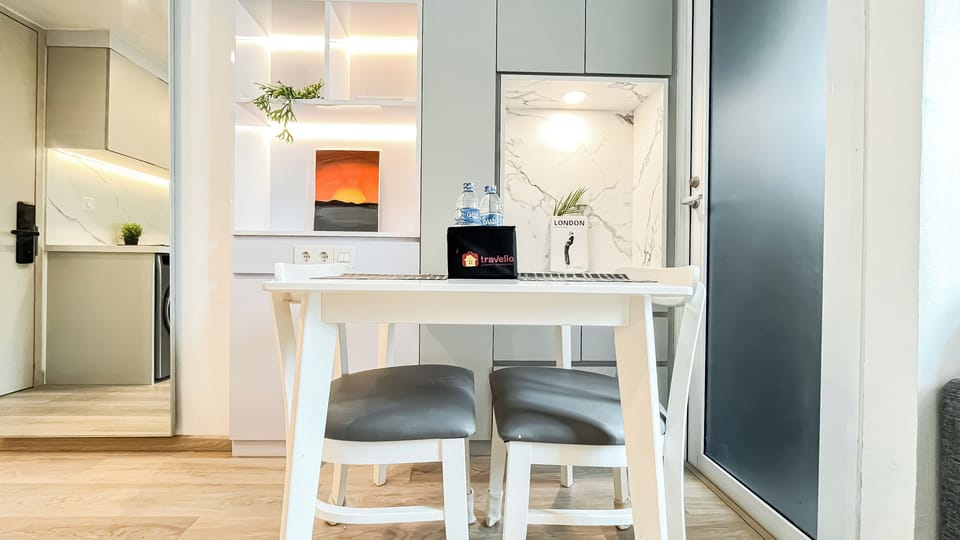 Standard Apartment | In-room dining