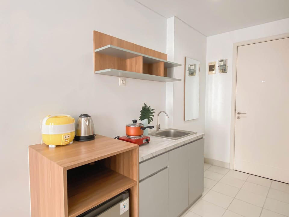 Standard Apartment | Private kitchen | Cookware/dishes/utensils