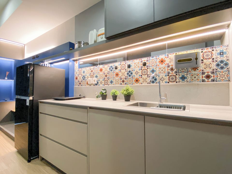 Apartment | Private kitchen | Fridge, stovetop, cookware/dishes/utensils