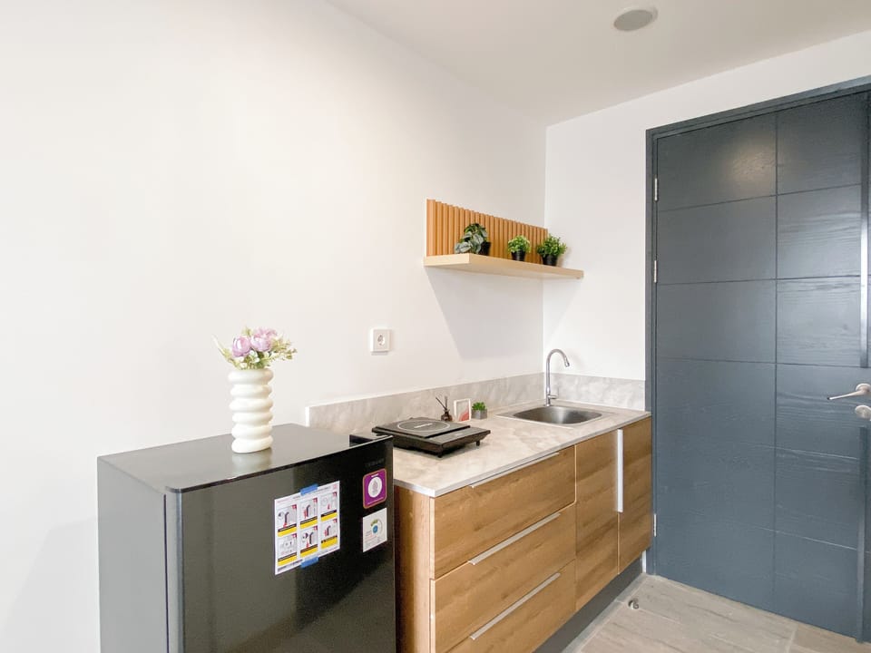Apartment | Private kitchen | Fridge, stovetop, cookware/dishes/utensils