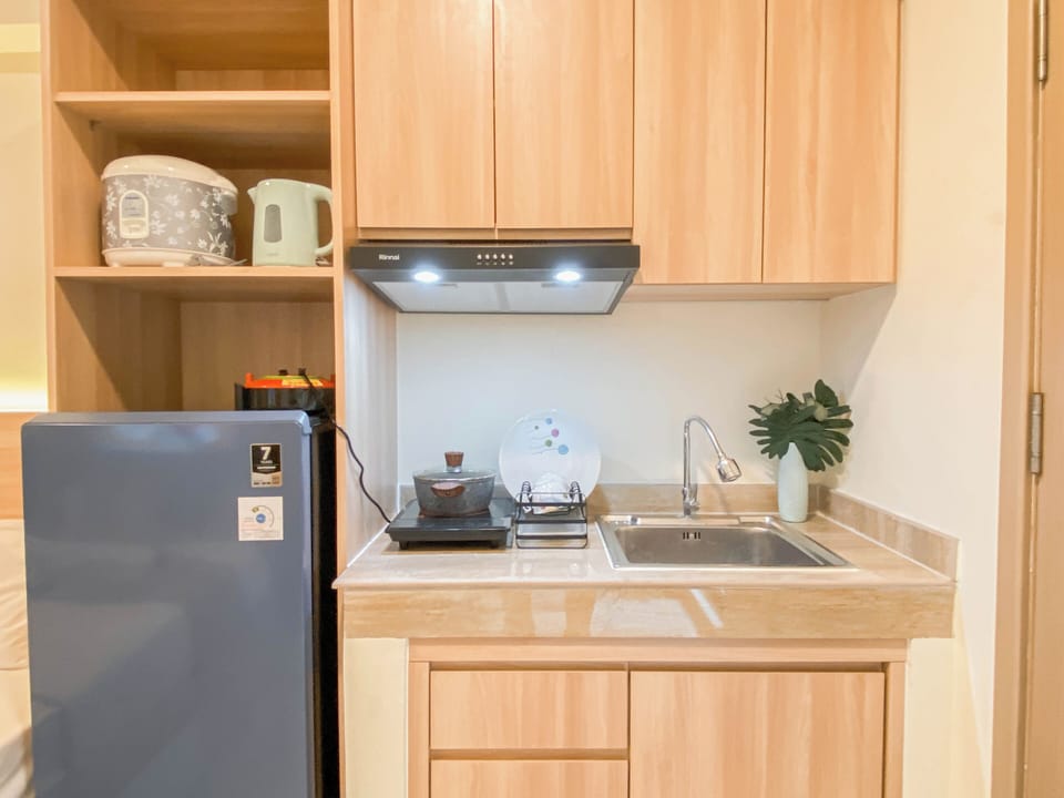 Apartment | Private kitchen | Fridge, stovetop, cookware/dishes/utensils