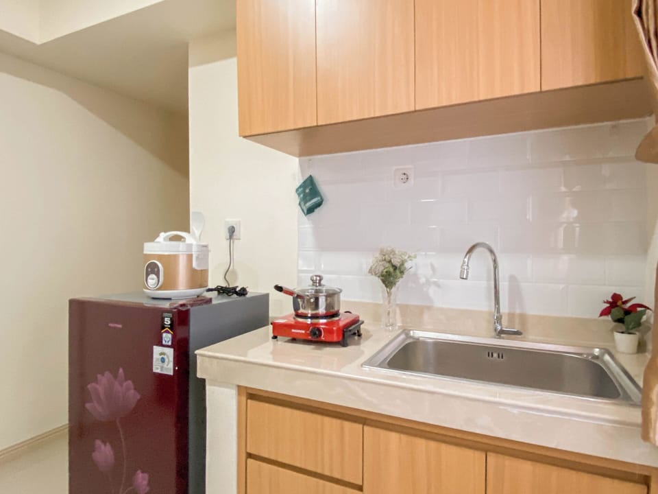 Apartment | Private kitchen | Fridge, stovetop, cookware/dishes/utensils