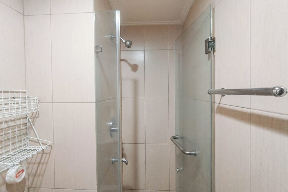 Apartment | Bathroom | Shower, free toiletries, towels