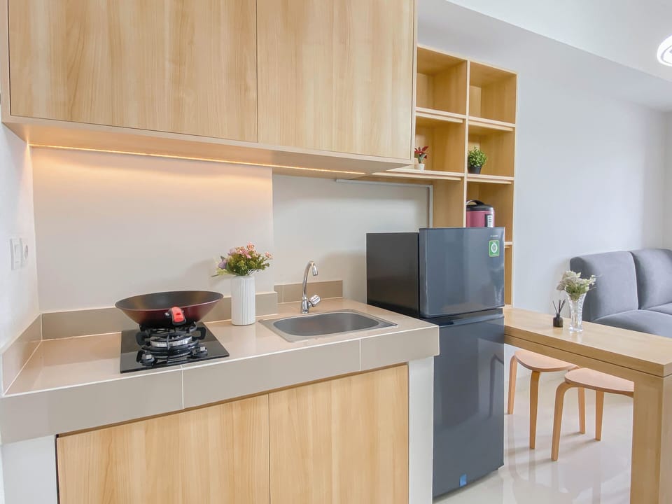 Apartment | Private kitchen | Fridge, stovetop, cookware/dishes/utensils