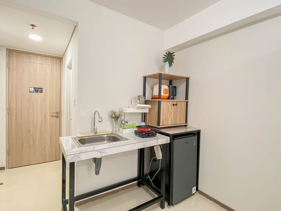 Apartment | Private kitchen | Fridge, stovetop, cookware/dishes/utensils