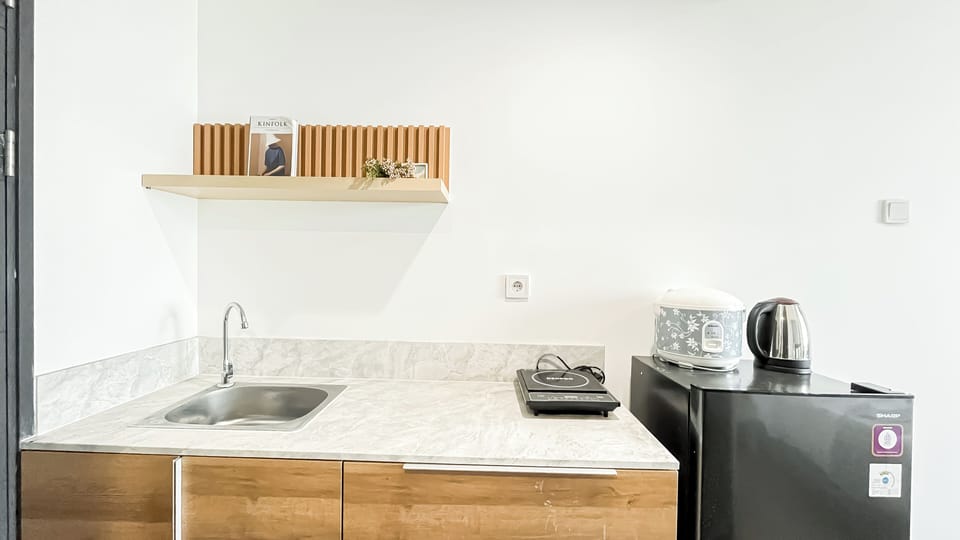 Apartment | Private kitchen | Fridge, stovetop, cookware/dishes/utensils