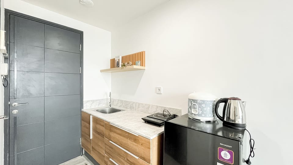 Apartment | Private kitchen | Fridge, stovetop, cookware/dishes/utensils