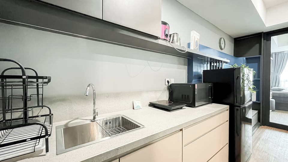 Apartment | Private kitchen | Fridge, stovetop, cookware/dishes/utensils