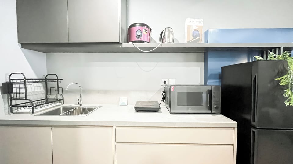 Apartment | Private kitchen | Fridge, stovetop, cookware/dishes/utensils