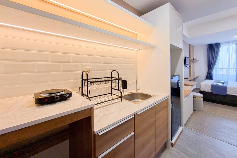 Apartment | Private kitchen | Fridge, stovetop, cookware/dishes/utensils