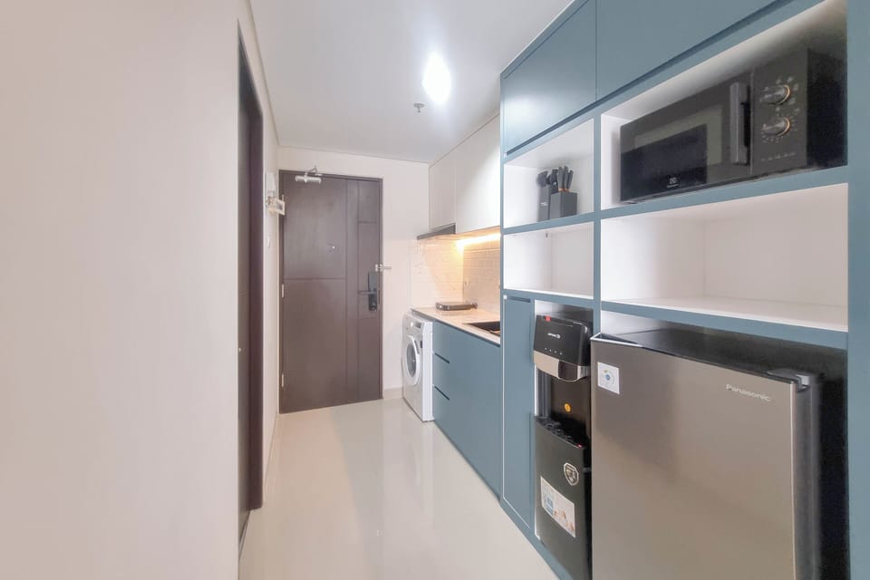 Apartment | Private kitchen | Fridge, stovetop, cookware/dishes/utensils
