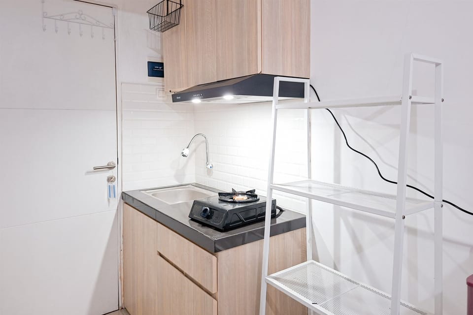 Apartment | Private kitchen | Fridge, stovetop, electric kettle, cookware/dishes/utensils