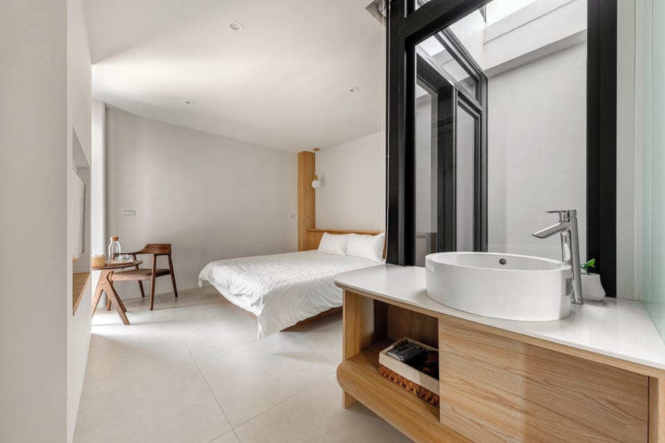 Deluxe Double Room | Free WiFi, bed sheets