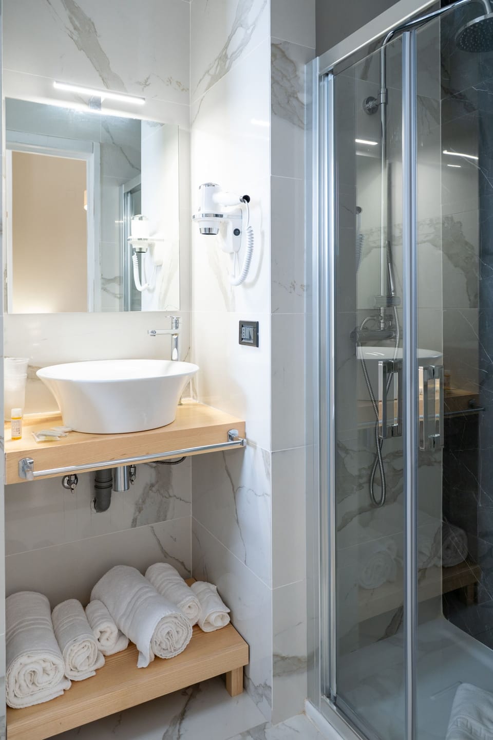 Quadruple Room | Bathroom | Shower, free toiletries, hair dryer, towels