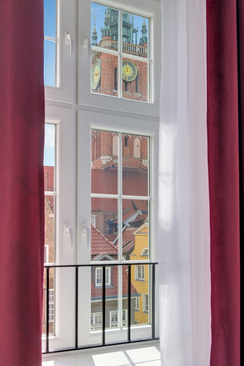 Deluxe Apartment, 2 Bedrooms, Air conditioning | Living area | Flat-screen TV
