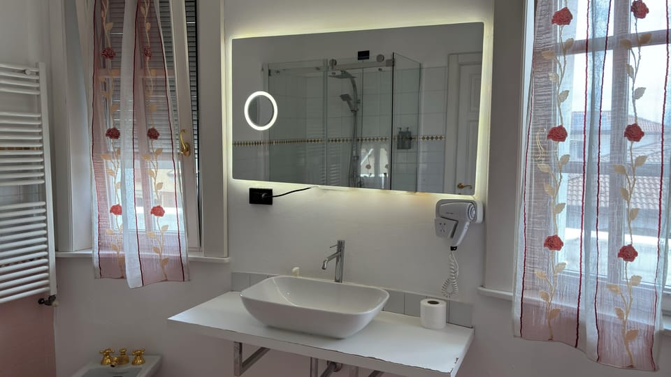 Double Room, Balcony, Garden View | Bathroom | Shower, free toiletries, hair dryer, bidet