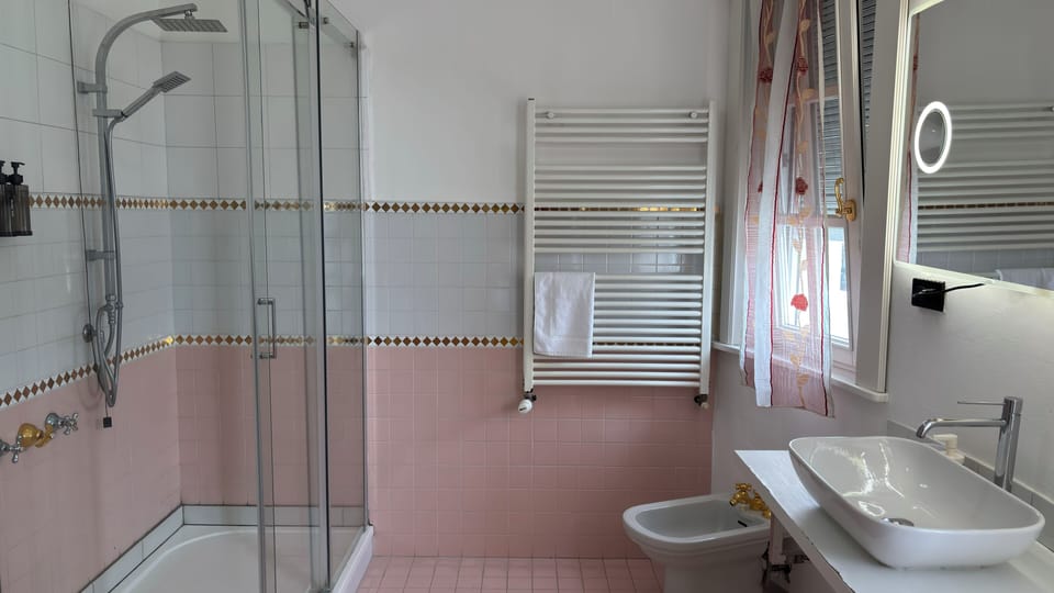 Double Room, Balcony, Garden View | Bathroom | Shower, free toiletries, hair dryer, bidet