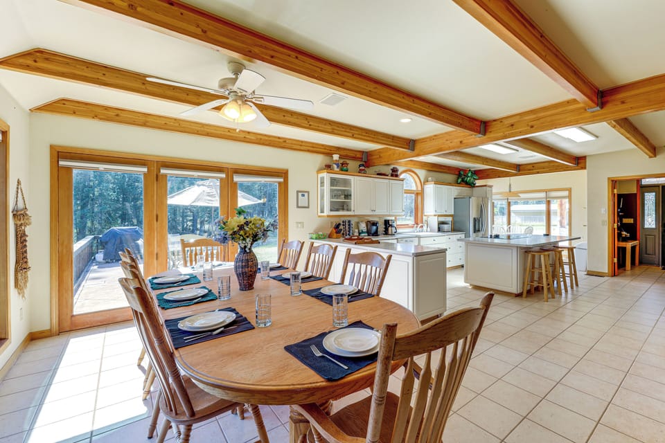 House (5 Bedrooms) | Interior