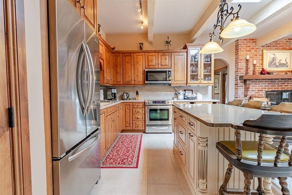 Condo, 2 Bedrooms | Private kitchen | Fridge, oven, coffee/tea maker