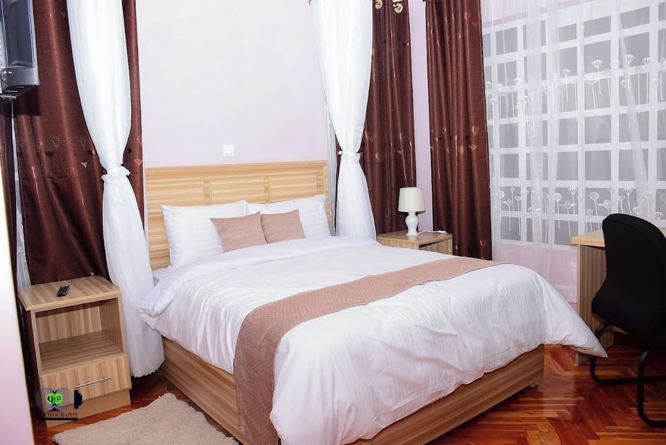 Deluxe Single Room, Garden View | Individually decorated, individually furnished, free WiFi, bed sheets