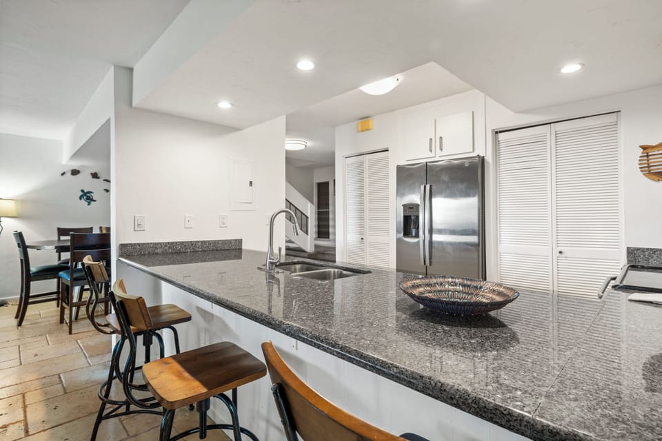 Condo, 3 Bedrooms, Ocean View | Private kitchen