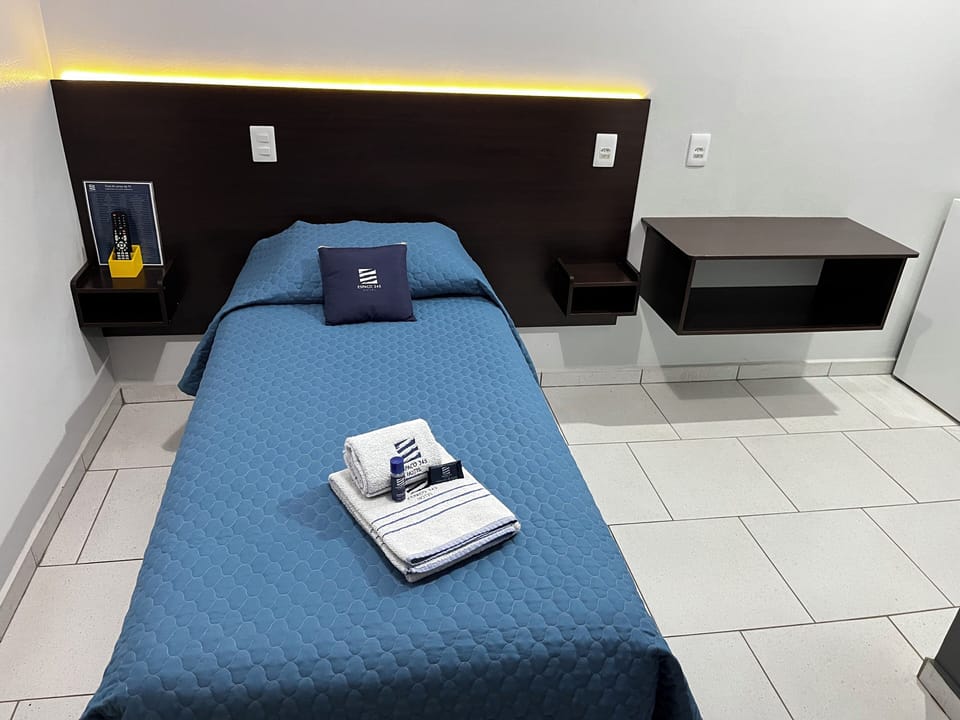 Single Room | Free WiFi, bed sheets