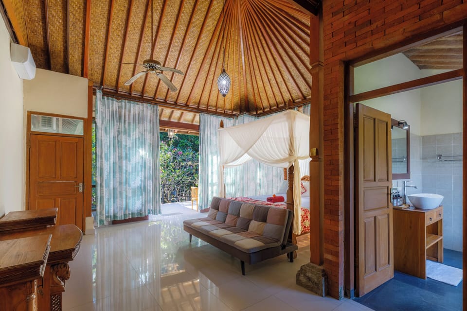 Superior Double Room | Desk, WiFi (free), bed sheets