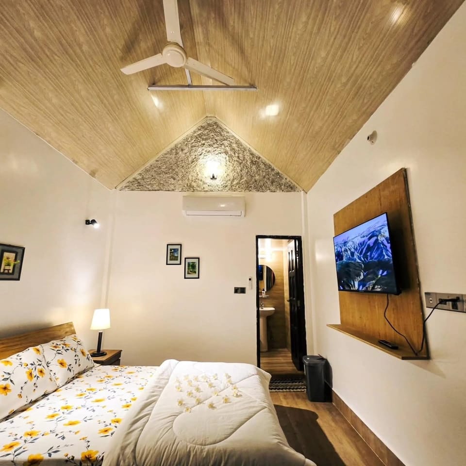 Premium Double Room, Balcony, Garden View | WiFi (free)
